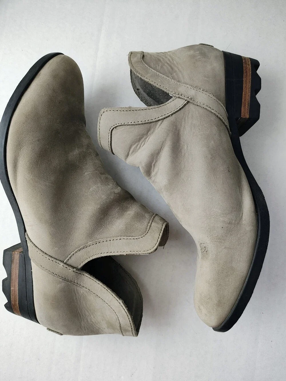 Sorel Lolla ll Cut-out Suede Ankle Booties Women's Sz 12